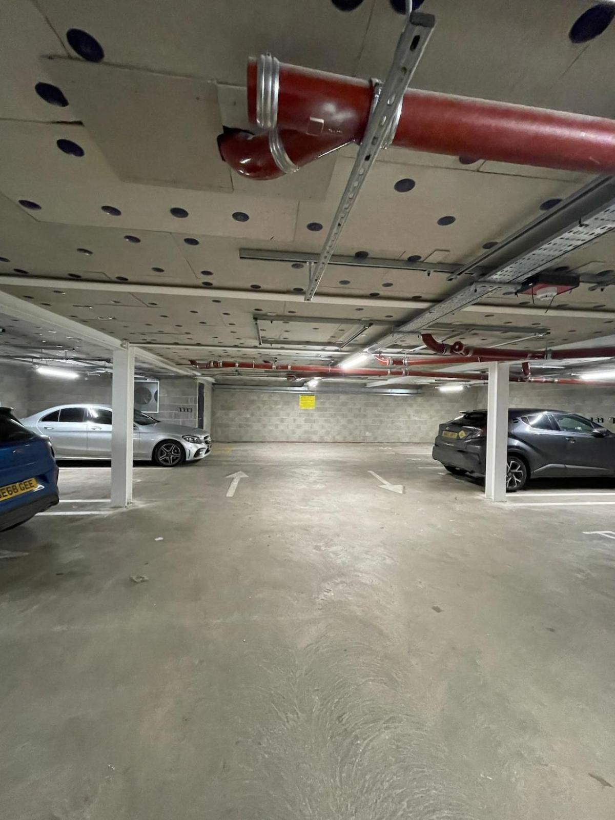 Stylish Flat - Sleeps 8 - Parking - Gym Apartamento *